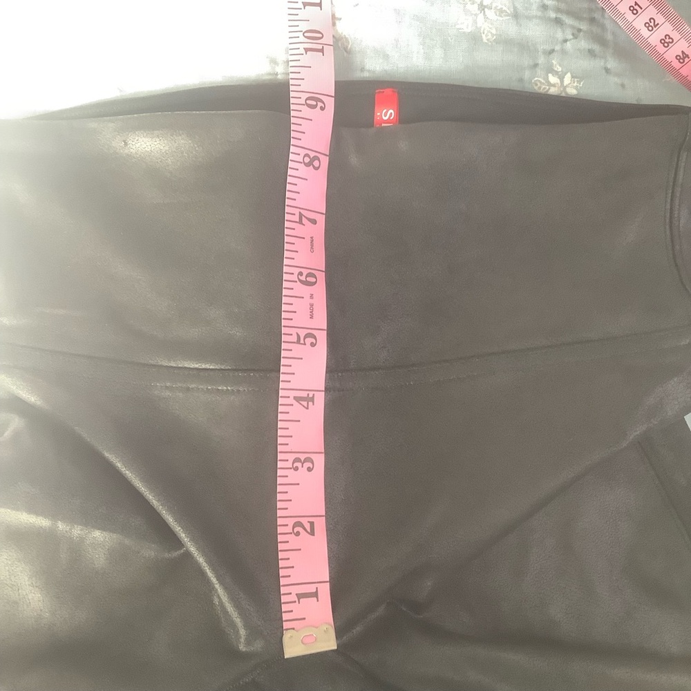 Spanx Faux Leather Shiny Ready To Wow Leggings Size Medium Black Stretch Shaping - Picture 10 of 13